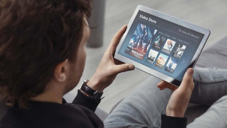 Dilema Nonton Film Ilegal di Era Digital: Antara Kemudahan Akses dan Ancaman Keamanan