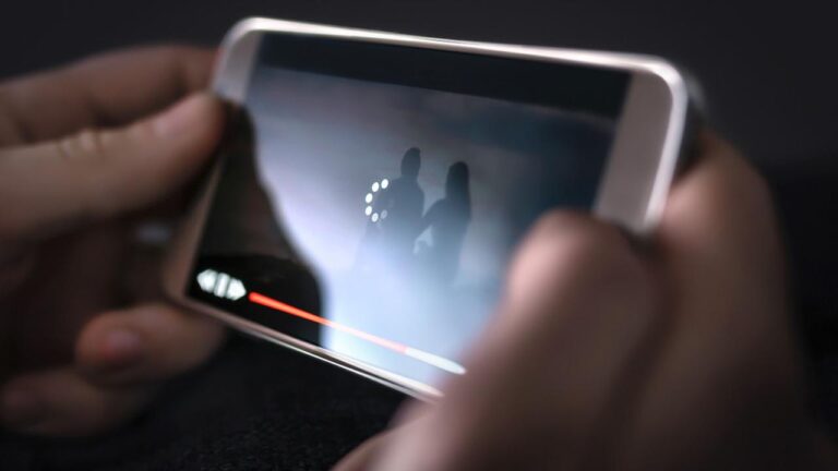 Cara Nonton Film di HP Tanpa Buffering: Tips & Trik 2026